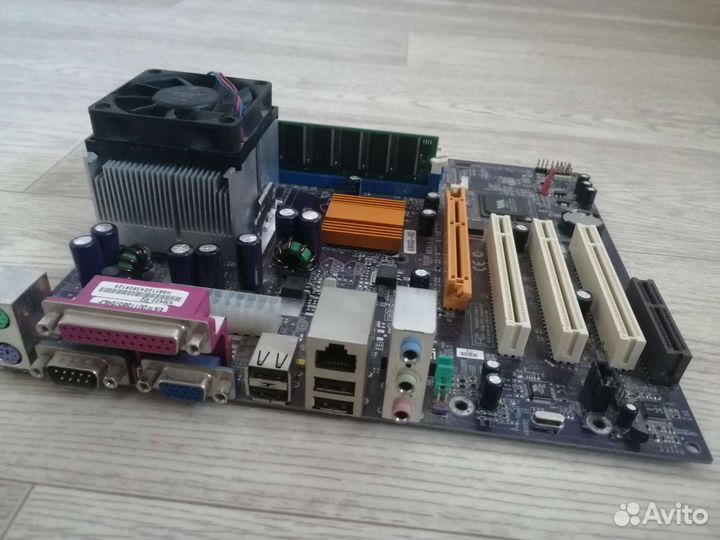 Материнская плата с процессором