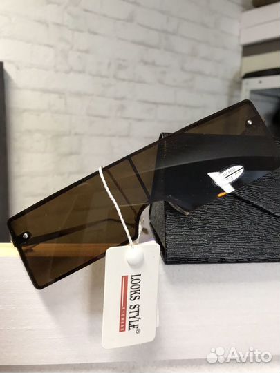 Очки солнцезащитные