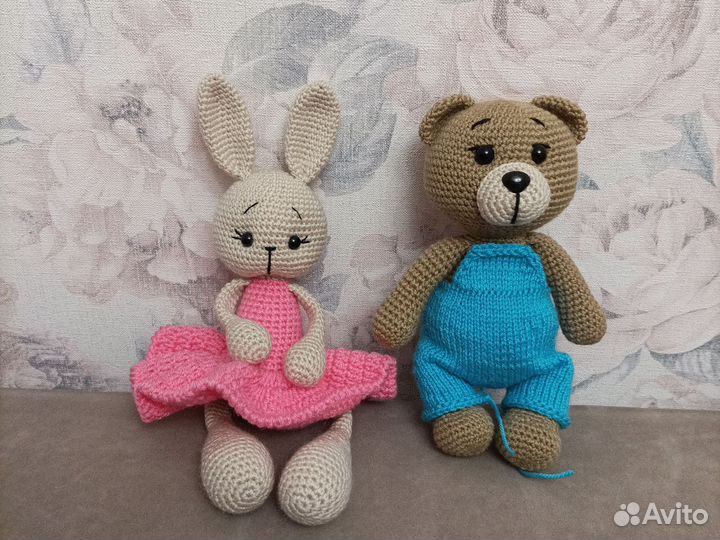 Зайка вязаный