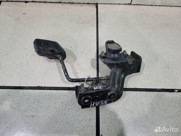 Педаль газа Toyota Noah R60