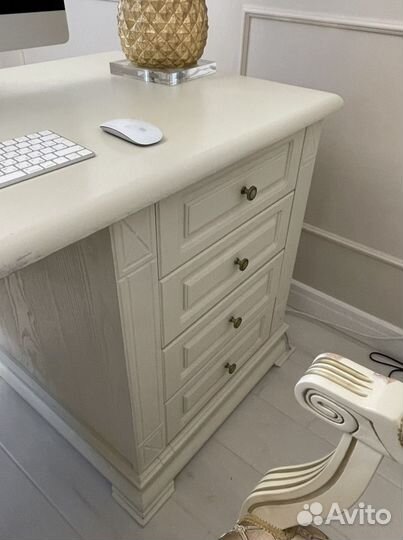 Стол кабинетный