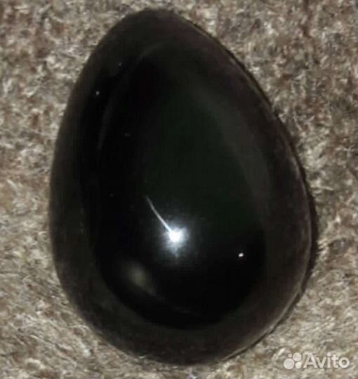 Каменное яйцо из обсидиана