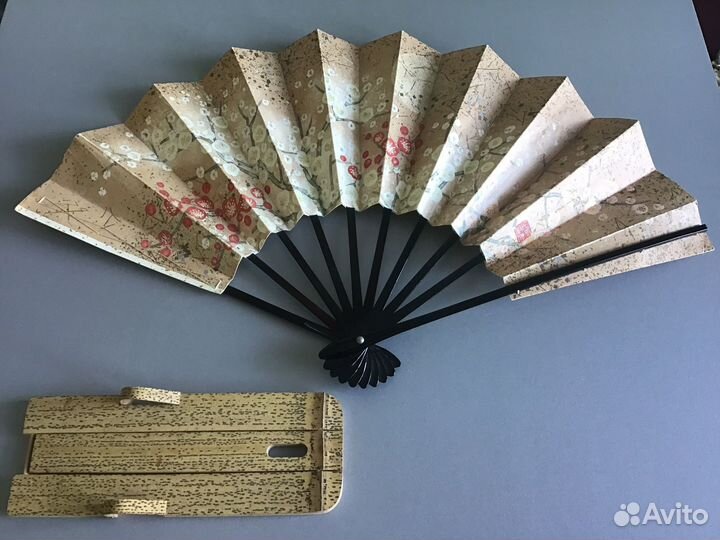 Веер на подставке