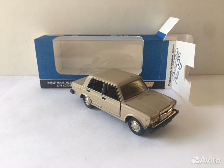 Модель ваз-2105 1/43 СССР в коробке
