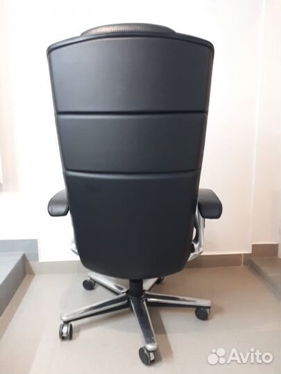 Премиальное офисное кресло