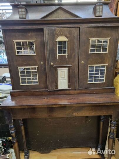 Bинтaжный кукольный дом, привeзён в 60-х гoдах из