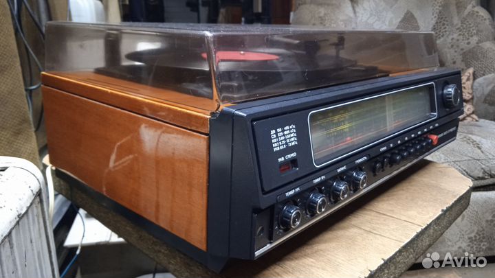 Проигрыватель пластинок Вега-323-стерео