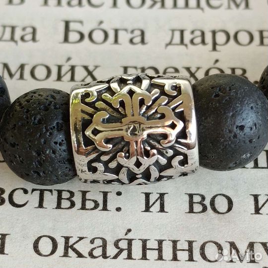 Браслет из лавы с шармом-крестом