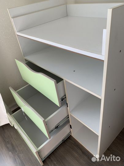 Пеленальный комод,кроватка,бутылочка для малыша