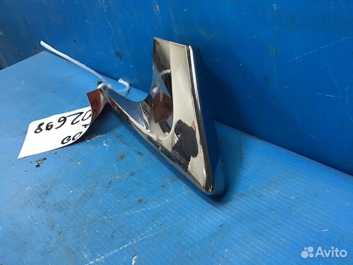 Рамка противотуманой фары правой Toyota Land Cruis