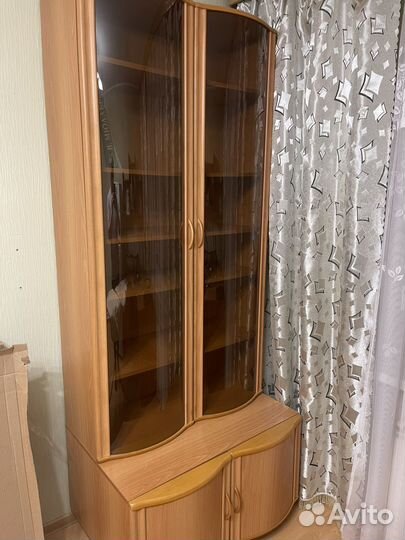 Книжный шкаф