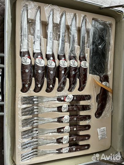 Набор ножей и столовых приборов в кейсе новый
