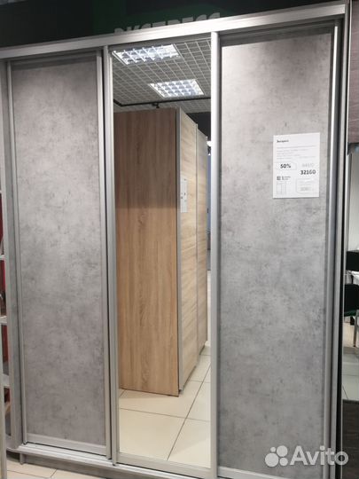 Шкаф купе от производителя с зеркалом трехдверный