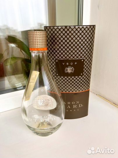 Бутылка и коробка от коньяка Baron Otard Cognac