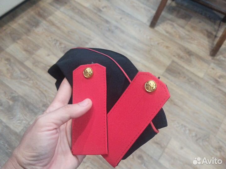 Погоны и пилотка