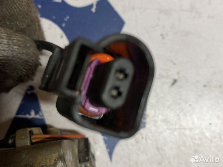 Ручка открывания багажника Volkswagen 1J0827566B