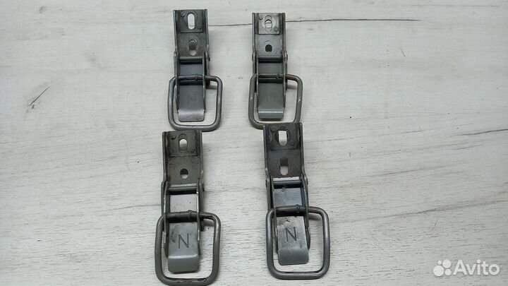 Крепления передних сидений Nissan Serena c23