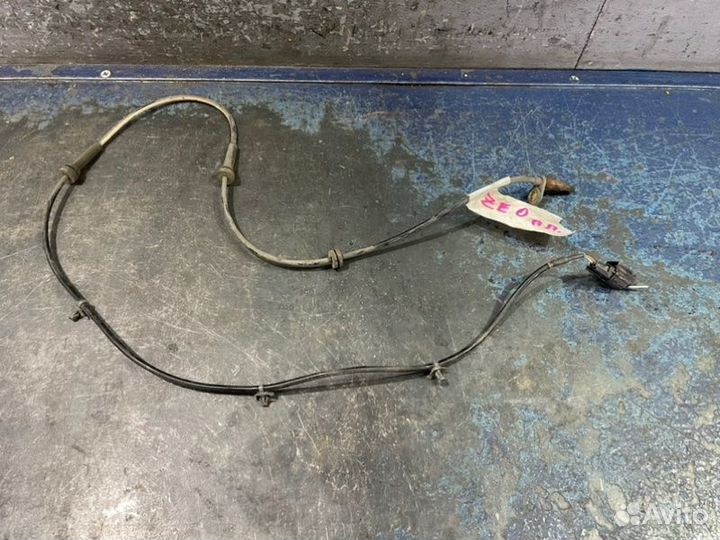 Датчик ABS передний правый Nissan Leaf ZE0