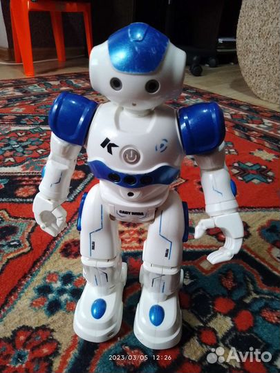 Игрушка робот с пультом