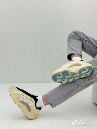 Adidas Yeezy 700: Бежевый Элегант