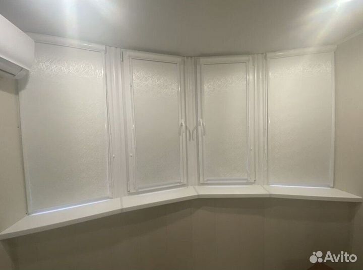 Рулонные шторы в коробе и с направляющими U9147