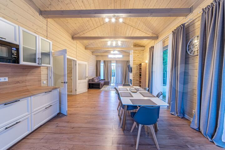 Дом 215 м² на участке 11 сот.