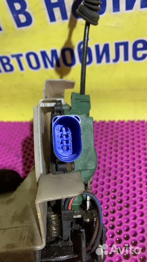 Замок двери передний правый Volkswagen transporter