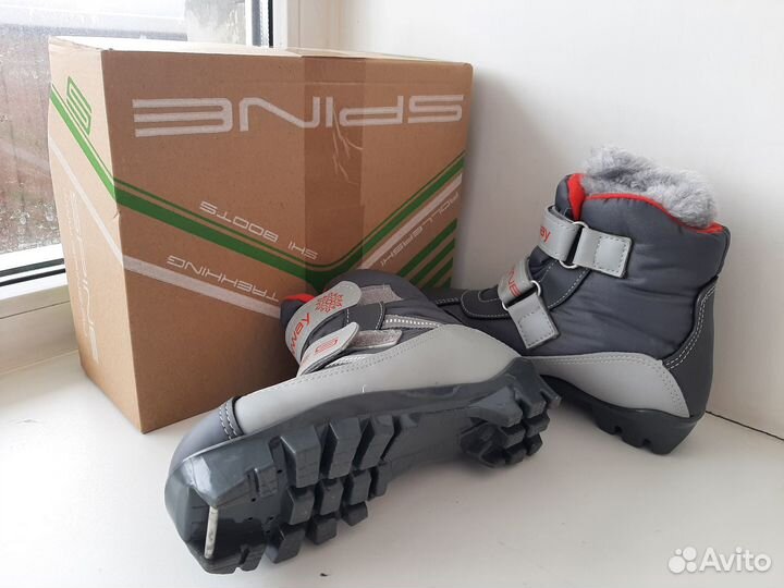 Лыжные ботинки детские р-р 32-33