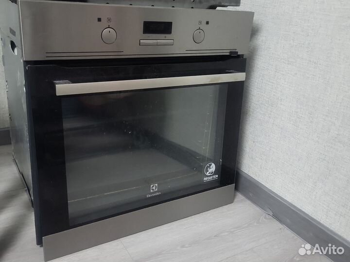 Духовой шкаф бу electrolux EOB 3311AOX (эл)
