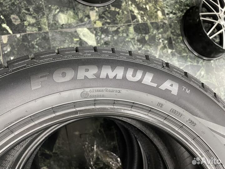 Pirelli Formula Ice FR 215/60 R17 100T