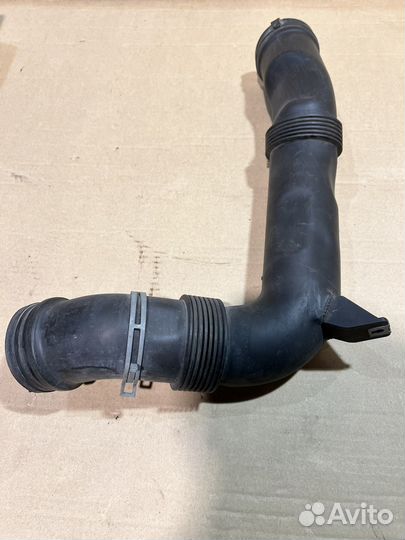 Патрубок воздушного фильтра Volkswagen touran 09