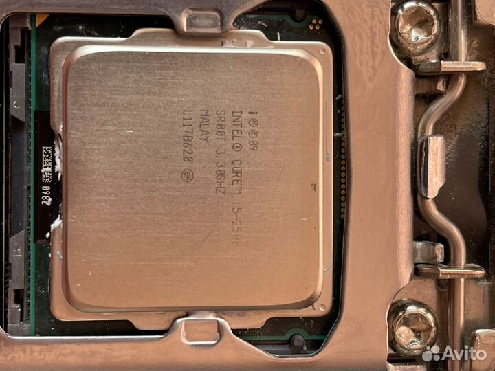 Материнская плата с процессором и памятью