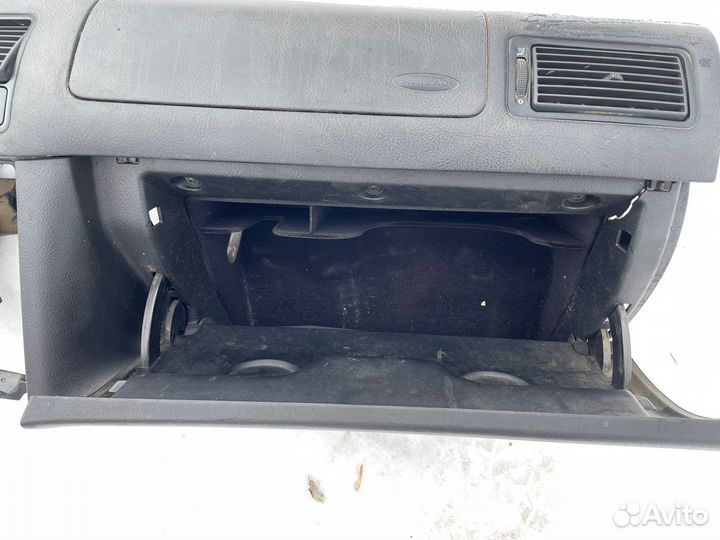 Торпедо Volkswagen Golf 4