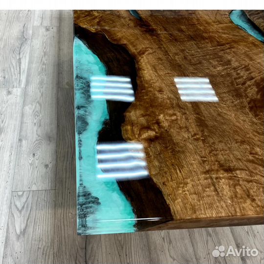 Стол из карагача и эпоксидной смолы под заказ