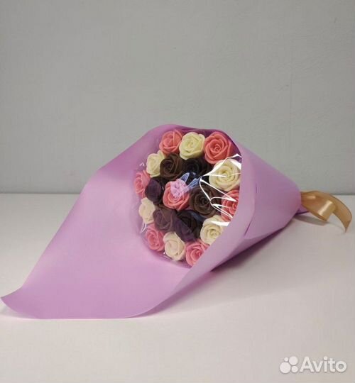 Букет - 19 Роз из Трёх Видов Шоколада