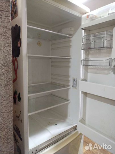 Холодильник бу Стинол