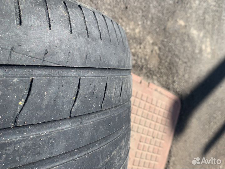 Royal Black Royal Performance 235/40 R18 95W