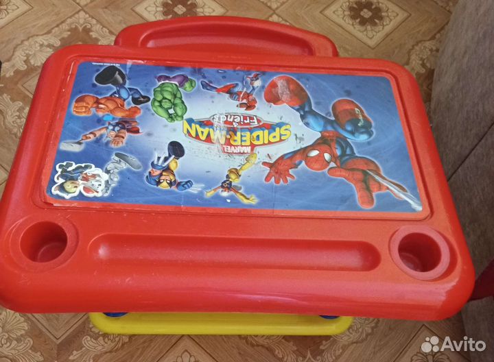 Детская парта со стулом