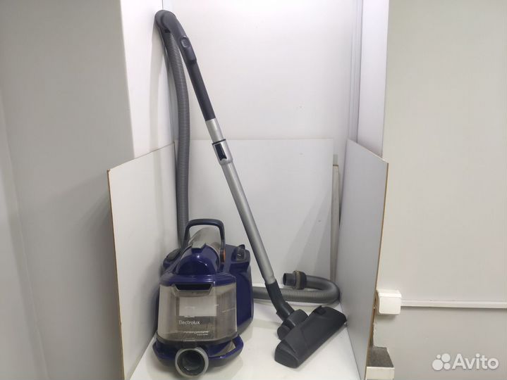 Пылесос с контейнером для пыли Electrolux espc71DB