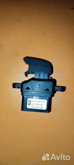 Кнопка стеклоподъемника передняя левая Mazda