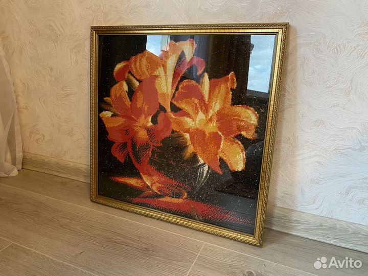 Картина из стразов в багетной раме — Лилии