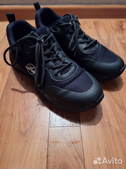 Кроссовки женские