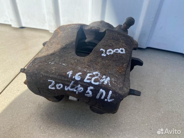 Тормозной суппорт передний левый Volkswagen Golf 5