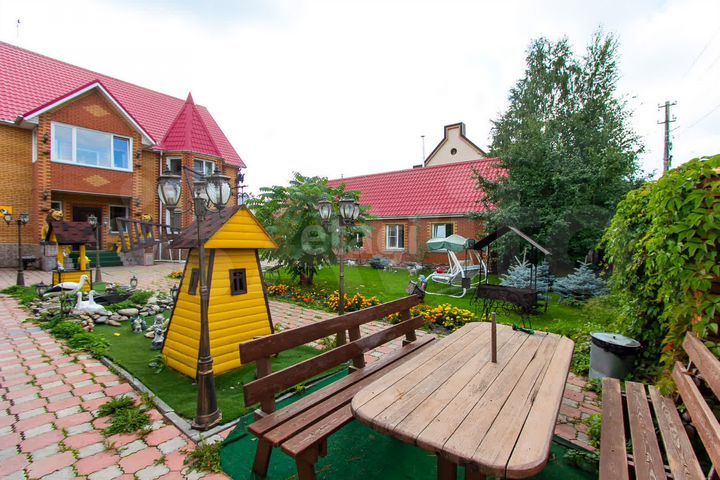 Коттедж 400,6 м² на участке 12,3 сот.