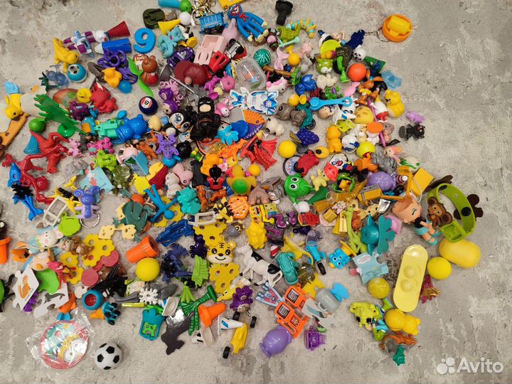 Набор игрушек из киндера