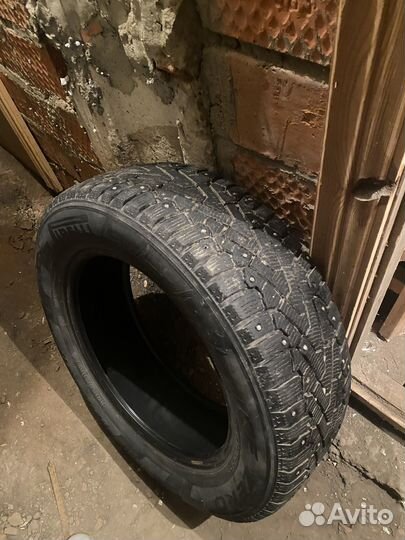 Pirelli Ice Zero 215/65 R17