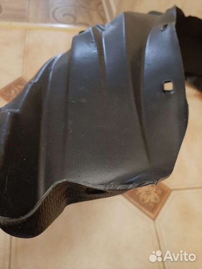 Подкрыльник королла180 передний правый