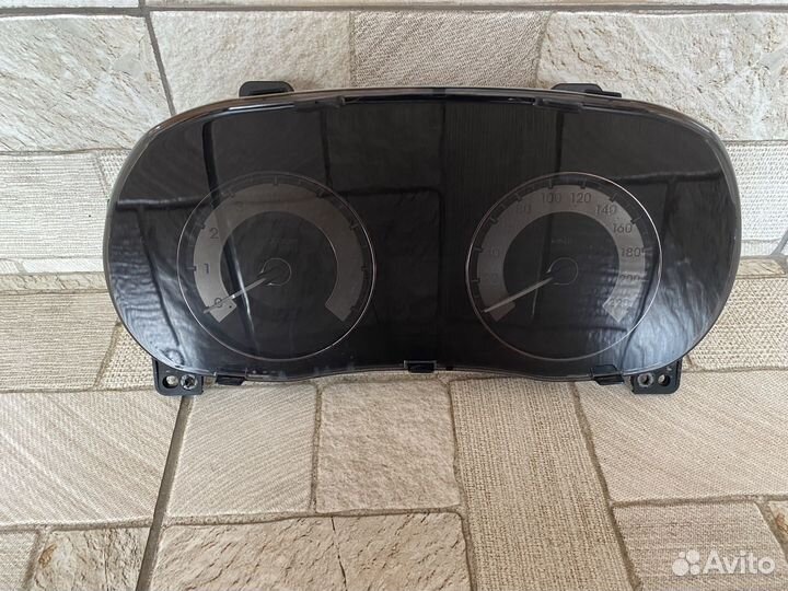 Щиток приборов Hyundai Solaris 1