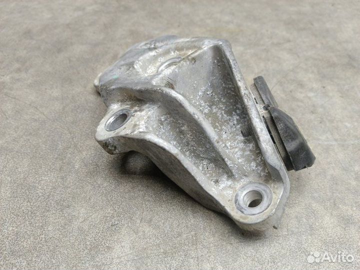 Кронштейн опоры двигателя Nissan Teana L33 2.5