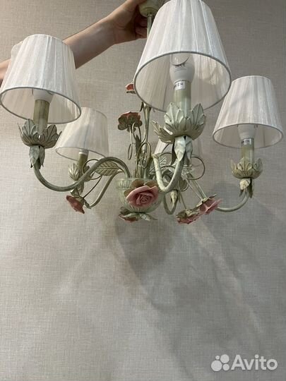 Люстра с абажуром